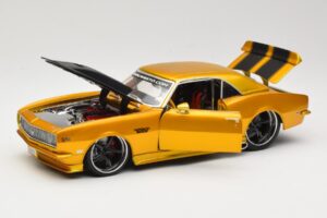Chevrolet Camaro Z/28 Or Maisto 1:18 31066 Métal Moulé — image 2 sur 8