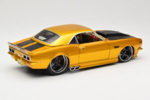 Chevrolet Camaro Z/28 Or Maisto 1:18 31066 Métal Moulé — image 3 sur 8