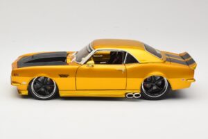 Chevrolet Camaro Z/28 Or Maisto 1:18 31066 Métal Moulé — image 4 sur 8