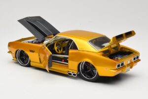 Chevrolet Camaro Z/28 Or Maisto 1:18 31066 Métal Moulé — image 5 sur 8