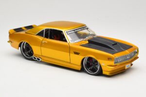 Chevrolet Camaro Z/28 Or Maisto 1:18 31066 Métal Moulé — image 6 sur 8