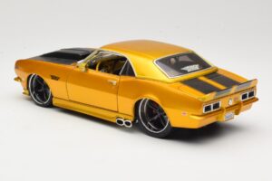 Chevrolet Camaro Z/28 Or Maisto 1:18 31066 Métal Moulé — image 7 sur 8