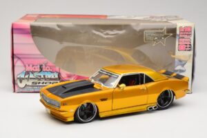 Chevrolet Camaro Z/28 Or Maisto 1:18 31066 Métal Moulé — image 8 sur 8