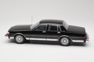 Chevrolet Caprice Noir MCG 1:18 MCG18113 Métal Moulé — image 3 sur 6