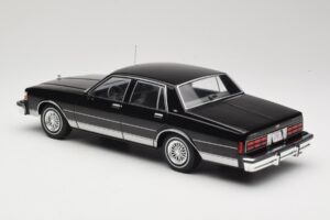 Chevrolet Caprice Noir MCG 1:18 MCG18113 Métal Moulé — image 5 sur 6