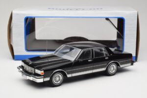 Chevrolet Caprice Noir MCG 1:18 MCG18113 Métal Moulé — image 6 sur 6
