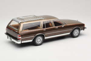 Chevrolet Caprice Estate Wagon Beige MCG 1:18 MCG18476 Métal Moulé — image 2 sur 6