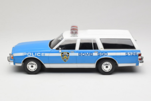 Chevrolet Caprice Estate Wagon NYPD MCG 1:18 MCG18477 Métal Moulé — image 3 sur 6