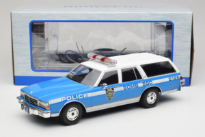Chevrolet Caprice Estate Wagon NYPD MCG 1:18 MCG18477 Métal Moulé — image 6 sur 6