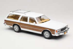 Chevrolet Caprice Estate Wagon Blanc MCG 1:18 MCG18475 Métal Moulé — image 4 sur 6