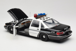 Chevrolet Caprice Glendale Police UT Models 1:18 21026 Métal Moulé — image 5 sur 8