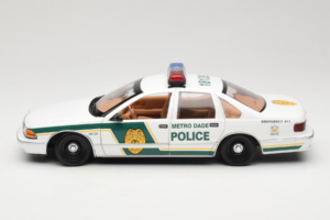 Chevrolet Caprice Metro Dade Police UT Models 1:18 21024 Métal Moulé — image 4 sur 8