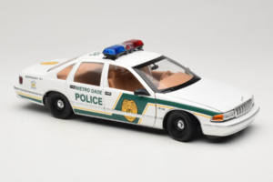Chevrolet Caprice Metro Dade Police UT Models 1:18 21024 Métal Moulé — image 6 sur 8