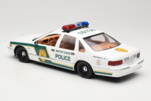 Chevrolet Caprice Metro Dade Police UT Models 1:18 21024 Métal Moulé — image 7 sur 8