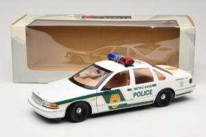 Chevrolet Caprice Metro Dade Police UT Models 1:18 21024 Métal Moulé — image 8 sur 8