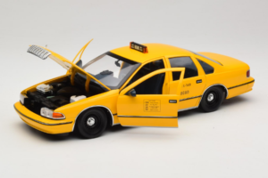 Chevrolet Caprice NYC Taxi UT Models 1:18 180142095 Métal Moulé — image 2 sur 8