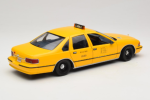 Chevrolet Caprice NYC Taxi UT Models 1:18 180142095 Métal Moulé — image 3 sur 8