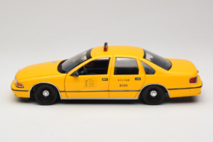 Chevrolet Caprice NYC Taxi UT Models 1:18 180142095 Métal Moulé — image 4 sur 8