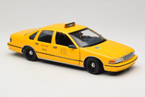 Chevrolet Caprice NYC Taxi UT Models 1:18 180142095 Métal Moulé — image 6 sur 8