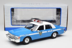 Chevrolet Caprice NYPD Voiture de Police MCG 1:18 MCG18360 Métal Moulé — image 6 sur 6