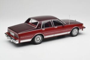 Chevrolet Caprice Rouge Métallique MCG 1:18 MCG18361 Métal Moulé — image 2 sur 6