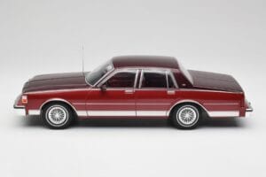 Chevrolet Caprice Rouge Métallique MCG 1:18 MCG18361 Métal Moulé — image 3 sur 6