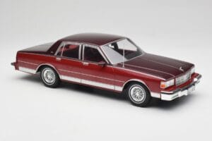 Chevrolet Caprice Rouge Métallique MCG 1:18 MCG18361 Métal Moulé — image 4 sur 6