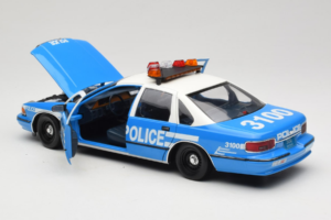 Chevrolet Caprice New York Police UT Models 1:18 180142097 Métal Moulé — image 7 sur 8