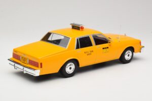 Chevrolet Caprice Jaune Taxi MCG 1:18 MCG18038 Métal Moulé — image 2 sur 6
