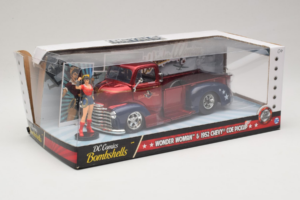 Chevrolet COE Pickup Wonder Woman With Figure Metals Diecast 1:24 30453 Métal Moulé — image 2 sur 3