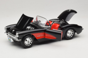 Chevrolet Corvette C1 Noir & Rouge Bburago 1:18 3034-M1 Métal Moulé — image 2 sur 8
