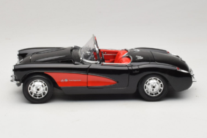Chevrolet Corvette C1 Noir & Rouge Bburago 1:18 3034-M1 Métal Moulé — image 4 sur 8