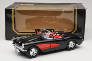 Chevrolet Corvette C1 Noir & Rouge Bburago 1:18 3034-M1 Métal Moulé — image 8 sur 8