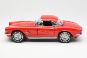 Chevrolet Corvette C1 Cabriolet Roman Rouge AUTOart 1:18 71102 Métal Moulé — image 4 sur 8