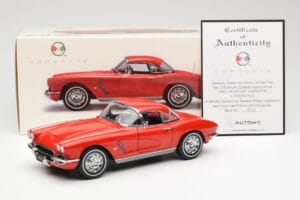Chevrolet Corvette C1 Cabriolet Roman Rouge AUTOart 1:18 71102 Métal Moulé — image 8 sur 8
