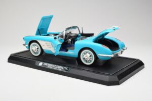 Chevrolet Corvette C1 Hard Top Bleu Solido 1:12 1202-M1 Métal Moulé — image 5 sur 8