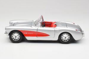Chevrolet Corvette C1 Argent & Rouge Bburago 1:18 3024-M1 Métal Moulé — image 4 sur 8