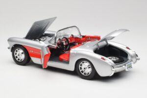 Chevrolet Corvette C1 Argent & Rouge Bburago 1:18 3024-M1 Métal Moulé — image 5 sur 8