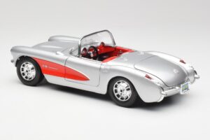 Chevrolet Corvette C1 Argent & Rouge Bburago 1:18 3024-M1 Métal Moulé — image 7 sur 8