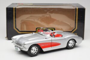 Chevrolet Corvette C1 Argent & Rouge Bburago 1:18 3024-M1 Métal Moulé — image 8 sur 8