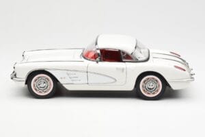 Chevrolet Corvette C1 Spider Hard Top Snowcrest Blanc AUTOart 1:18 71147 Métal Moulé — image 4 sur 8