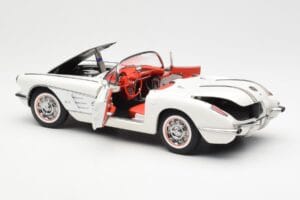 Chevrolet Corvette C1 Spider Hard Top Snowcrest Blanc AUTOart 1:18 71147 Métal Moulé — image 5 sur 8