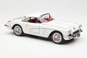 Chevrolet Corvette C1 Spider Hard Top Snowcrest Blanc AUTOart 1:18 71147 Métal Moulé — image 6 sur 8