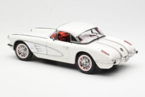 Chevrolet Corvette C1 Spider Hard Top Snowcrest Blanc AUTOart 1:18 71147 Métal Moulé — image 7 sur 8