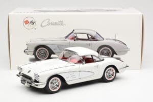 Chevrolet Corvette C1 Spider Hard Top Snowcrest Blanc AUTOart 1:18 71147 Métal Moulé — image 8 sur 8
