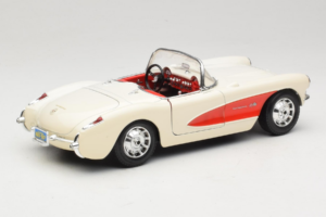 Chevrolet Corvette C1 Blanc & Rouge Bburago 1:18 3024-M3 Métal Moulé — image 3 sur 8
