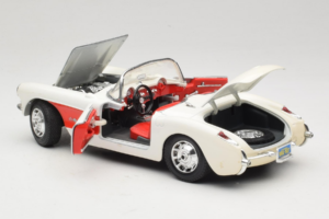 Chevrolet Corvette C1 Blanc & Rouge Bburago 1:18 3024-M3 Métal Moulé — image 5 sur 8
