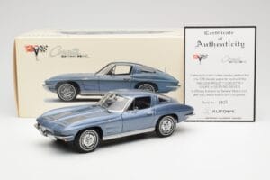 Chevrolet Corvette C2 Gris Bleu Métallique AUTOart 1:18 71182 Métal Moulé — image 8 sur 8