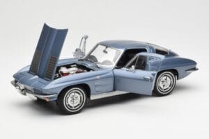 Chevrolet Corvette C2 Gris Bleu Métallique AUTOart 1:18 71182 Métal Moulé — image 2 sur 8