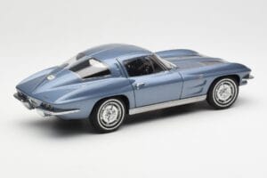 Chevrolet Corvette C2 Gris Bleu Métallique AUTOart 1:18 71182 Métal Moulé — image 3 sur 8